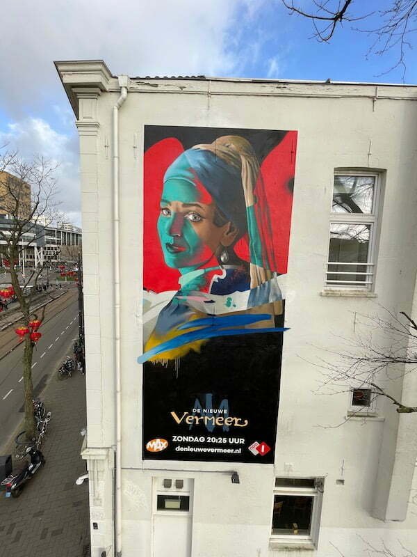 logo op muur